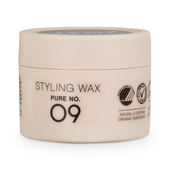 Styling Wax Pure nr. 09 is een matte stylingwax voor alle haartypes. Vooral geschikt voor kort of krullend haar. Geurvrij, AllergyCertified, Nordic Swan Ecoabel, Ocean waste plastic.